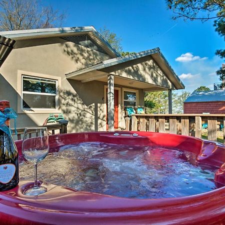 Broken Bow Cottage With Deck, Hot Tub And Fire Pit! Bagian luar foto