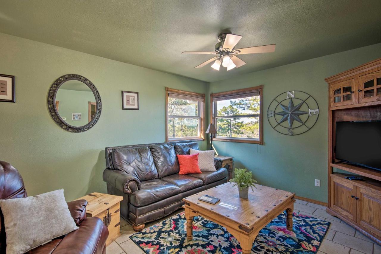 Broken Bow Cottage With Deck, Hot Tub And Fire Pit! Bagian luar foto