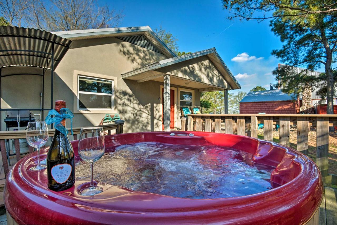 Broken Bow Cottage With Deck, Hot Tub And Fire Pit! Bagian luar foto
