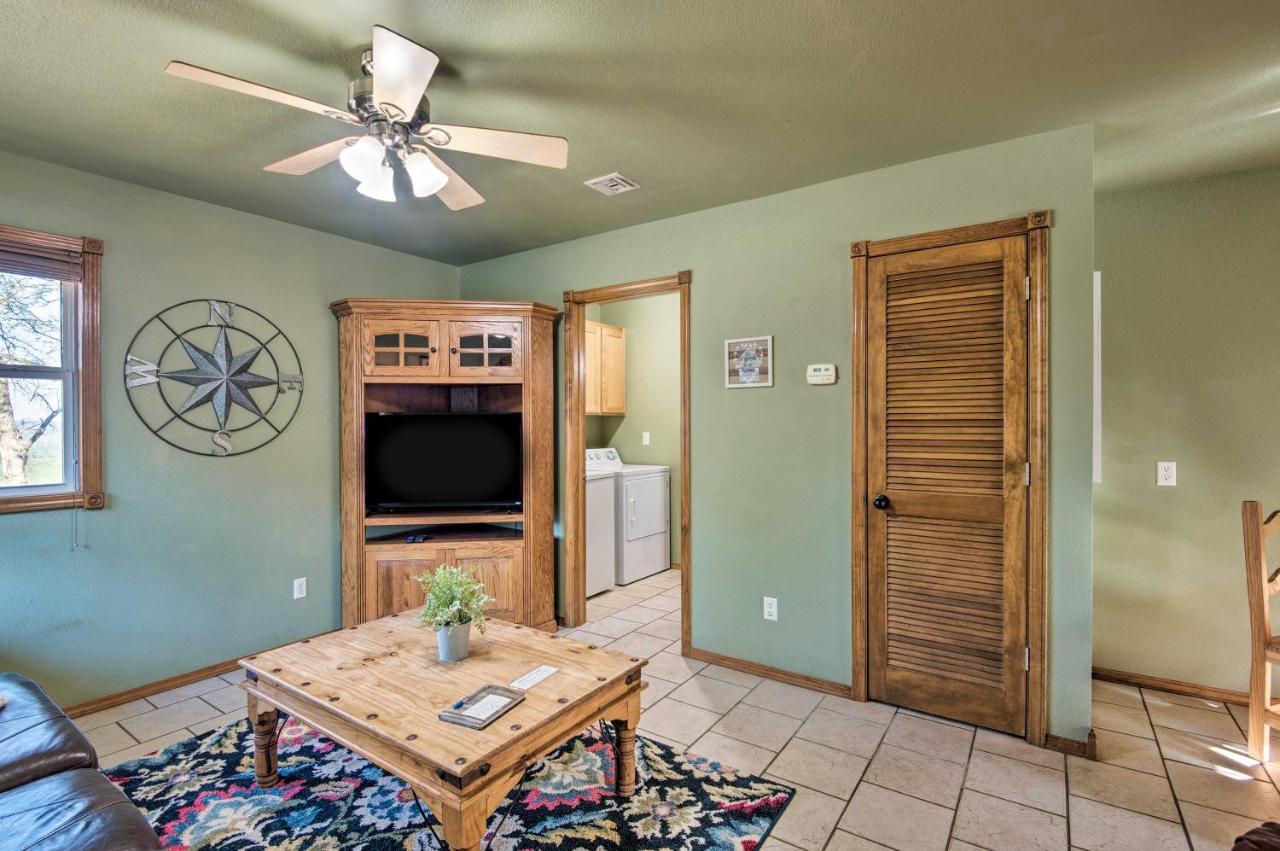 Broken Bow Cottage With Deck, Hot Tub And Fire Pit! Bagian luar foto